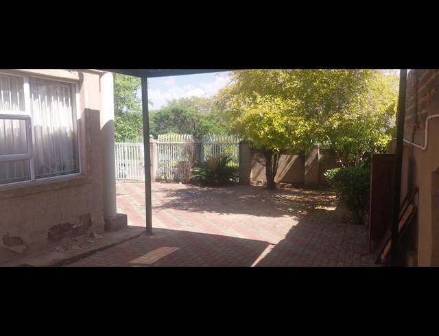 4 BEDROOM HOUSE FOR SALE IN LADY SELBORNE
